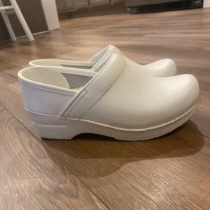 WHITE DANSKOS
